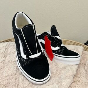 Vans ‘Old Skool’ Black and white size 2. New.